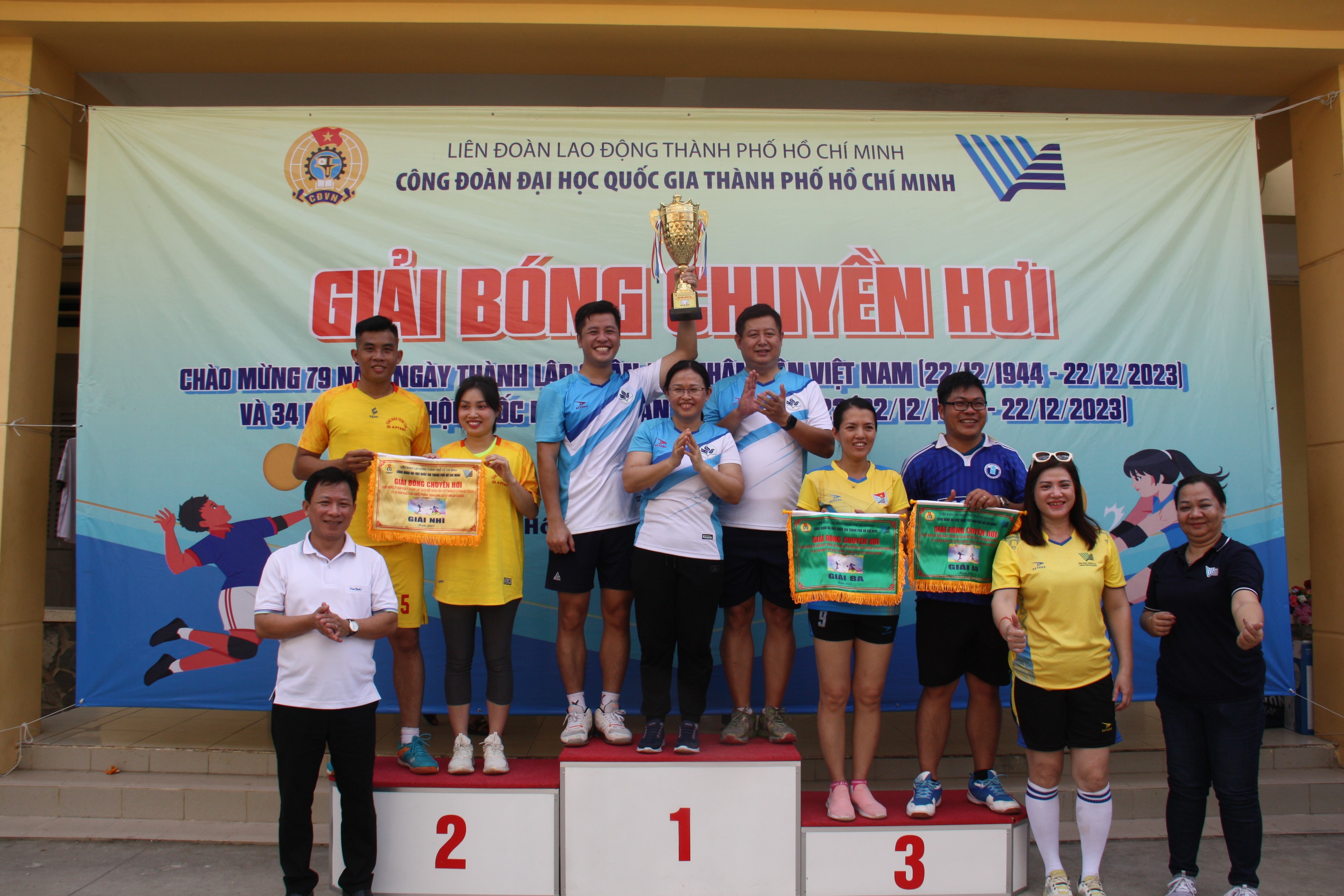 Công đoàn ĐHQG-HCM tổ chức Giải bóng chuyền hơi chào mừng kỷ niệm 79 năm Ngày thành lập Quân đội Nhân dân Việt Nam (22/12/1944 - 22/12/2023)