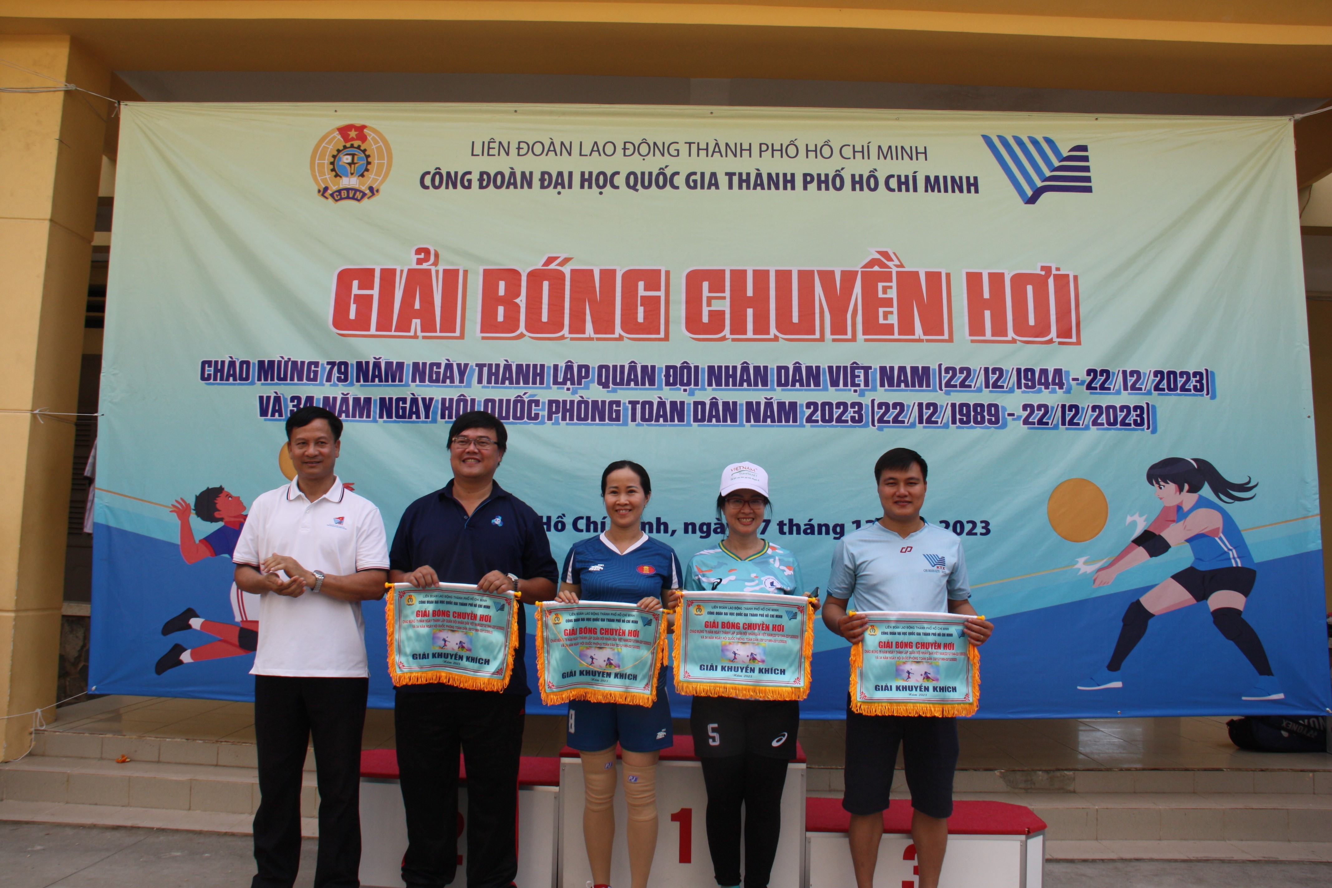 Công đoàn ĐHQG-HCM tổ chức Giải bóng chuyền hơi chào mừng kỷ niệm 79 năm Ngày thành lập Quân đội Nhân dân Việt Nam (22/12/1944 - 22/12/2023)