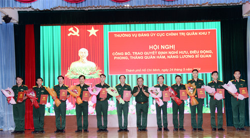 Trao Quyết định thăng quân hàm sĩ quan biệt phái