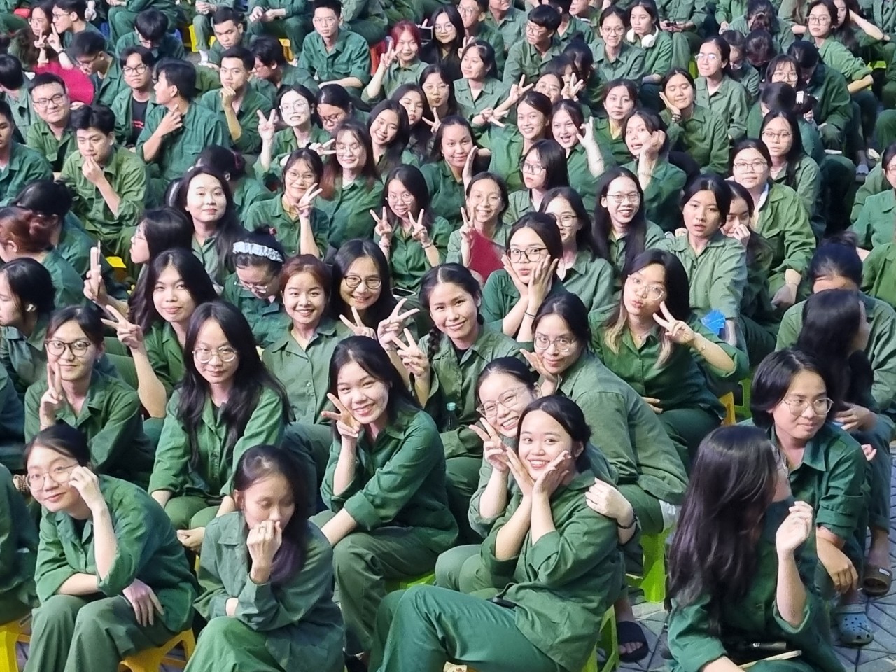 Phòng Quản lý sinh viên, Trung tâm giáo dục quốc phòng và an ninh, ĐHQGHCM phối hợp với Lữ đoàn 125, Vùng 2 Hải quân tổ chức thông tin thời sự cho sinh viên Khóa 435.