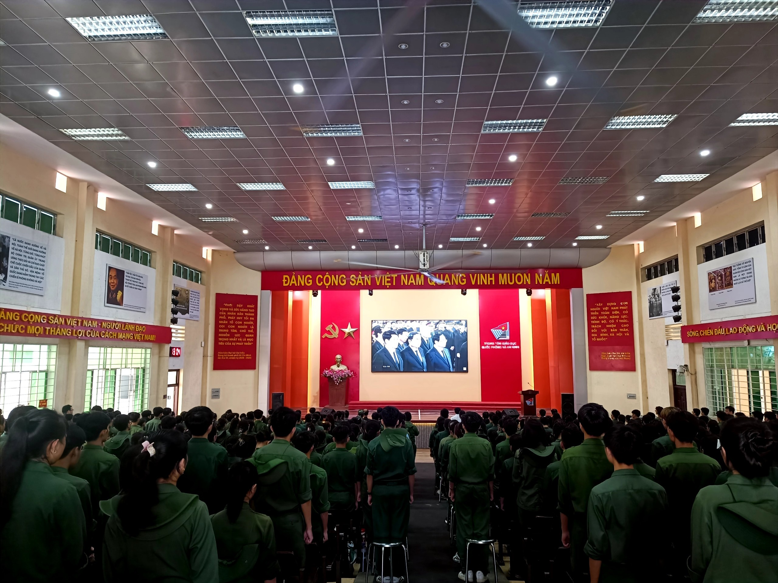 CÁN BỘ, GIẢNG VIÊN VÀ SINH VIÊN TRUNG TÂM GIÁO DỤC QUỐC PHÒNG VÀ AN NINH, ĐẠI HỌC QUỐC GIA HỒ CHÍ MINH ĐAU BUỒN, TIẾC THƯƠNG TRƯỚC SỰ RA ĐI CỦA ĐỒNG CHÍ TỔNG BÍ THƯ NGUYỄN PHÚ TRỌNG