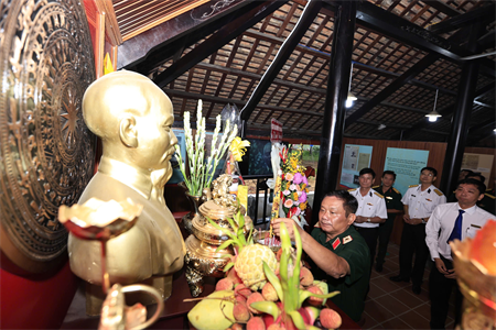 Trung tâm GDQP&AN ĐHQG Thành phố Hồ Chí Minh khánh thành Khu tưởng niệm Chủ tịch Hồ Chí Minh