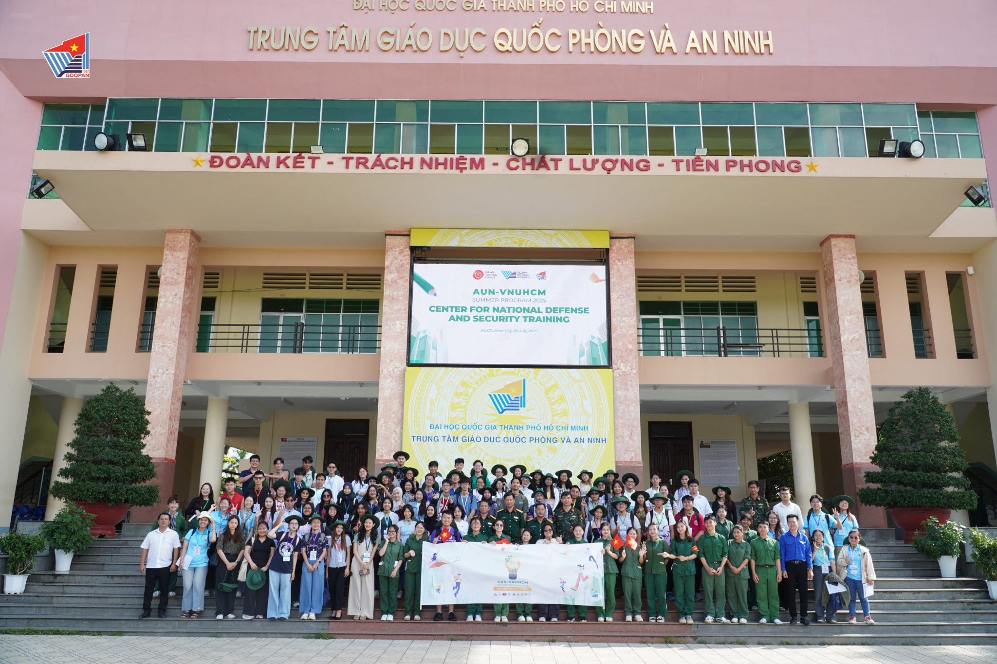 CHÀO MỪNG ĐOÀN SINH VIÊN AUN SUMMER PROGRAM 2025 ĐẾN THAM QUAN VÀ TRẢI NGHIỆM THỰC TẾ TẠI TRUNG TÂM GIÁO DỤC QUỐC PHÒNG & AN NINH, ĐHQG-HCM