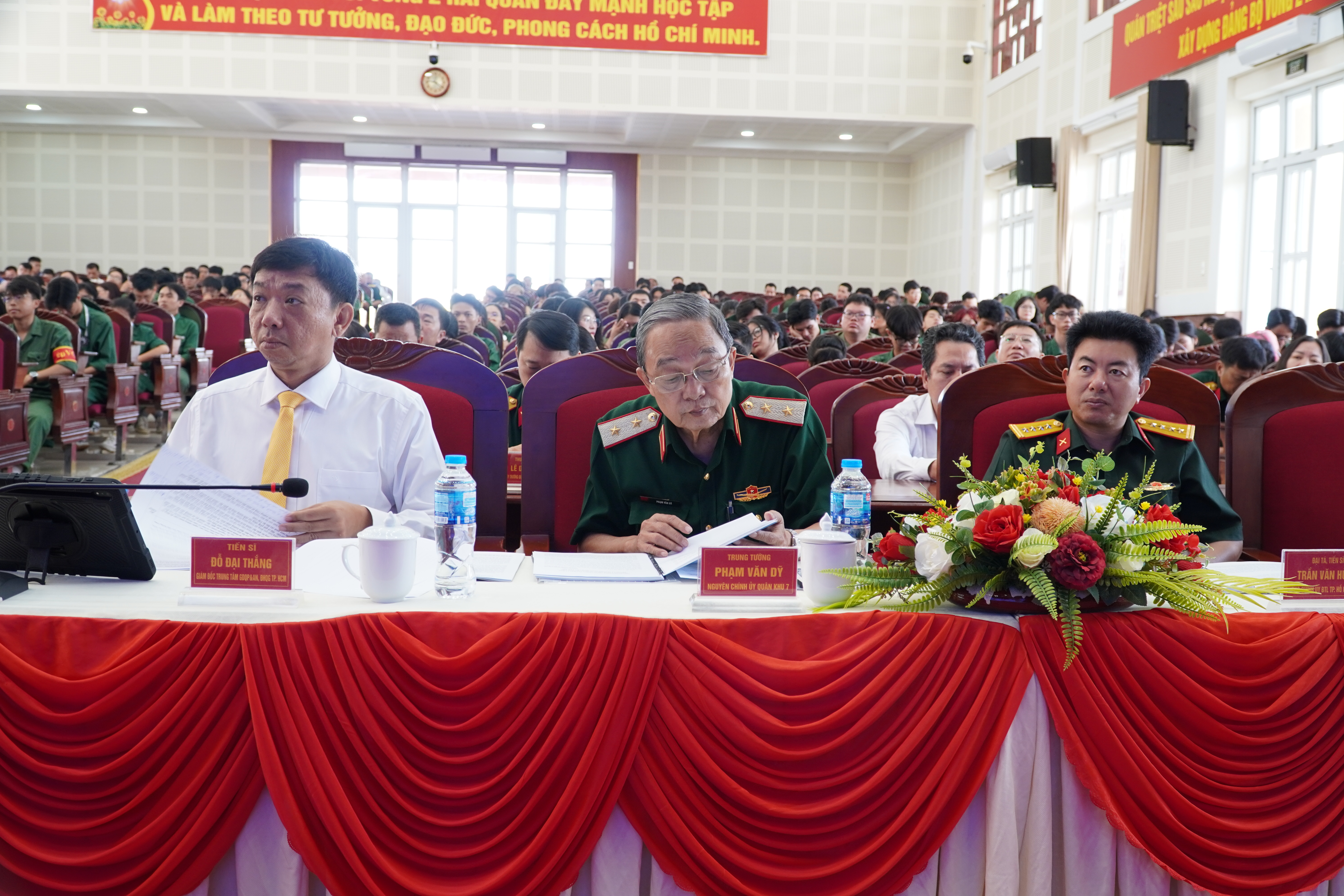 TỌA ĐÀM