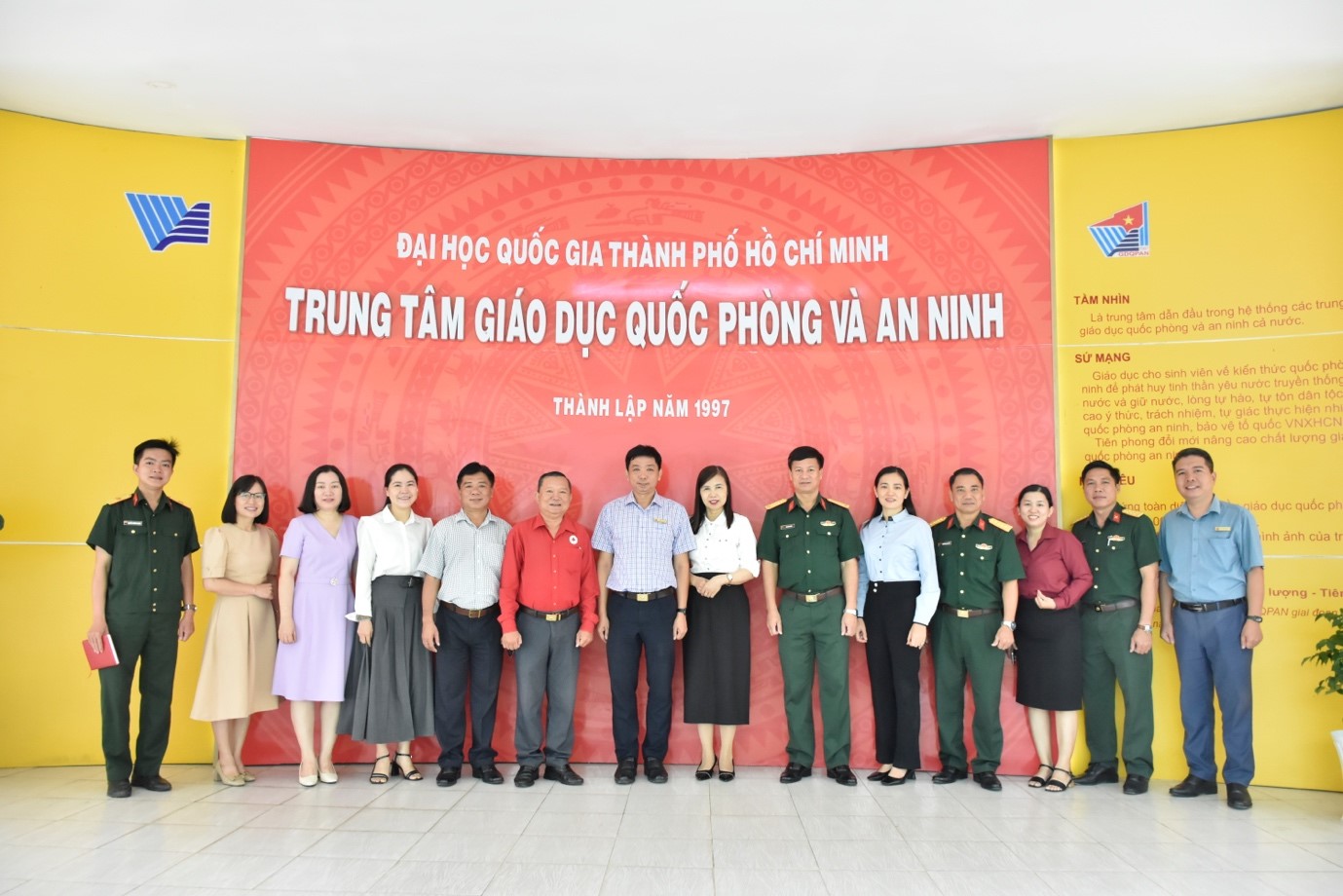 LỄ KÝ KẾT THỎA THUẬN HỢP TÁC GIỮA TRUNG TÂM HIẾN MÁU NHÂN ĐẠO TP.HCM VÀ TRUNG TÂM GDQPAN, ĐHQG-HCM
