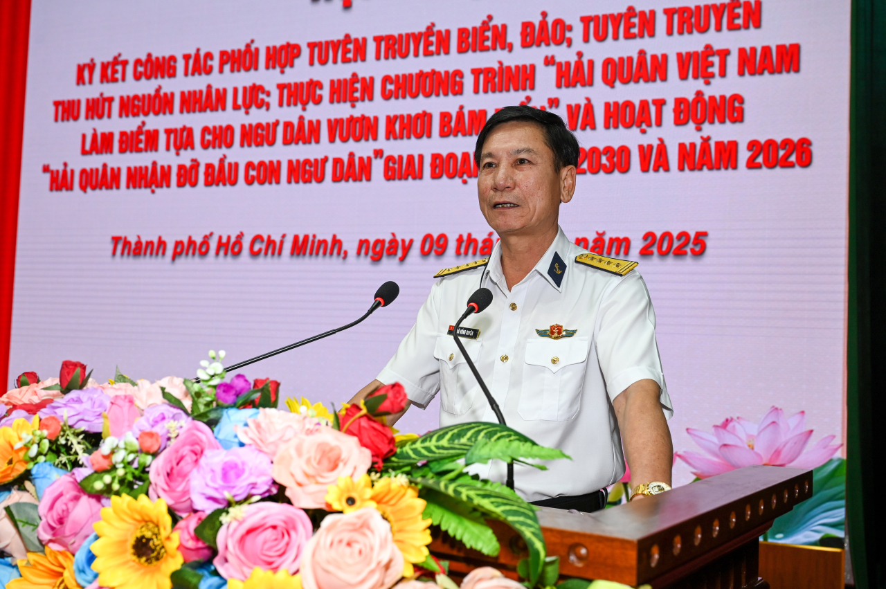 VÙNG 2 HẢI QUÂN KÝ KẾT CHƯƠNG TRÌNH PHỐI HỢP TUYÊN TRUYỀN BIỂN ĐẢO VÀ THU HÚT NGUỒN NHÂN LỰC