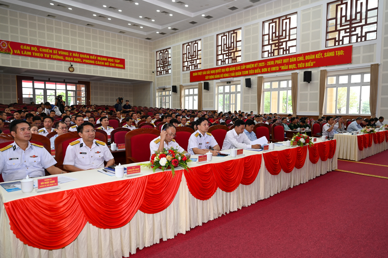 VÙNG 2 HẢI QUÂN KÝ KẾT CHƯƠNG TRÌNH PHỐI HỢP TUYÊN TRUYỀN BIỂN ĐẢO VÀ THU HÚT NGUỒN NHÂN LỰC