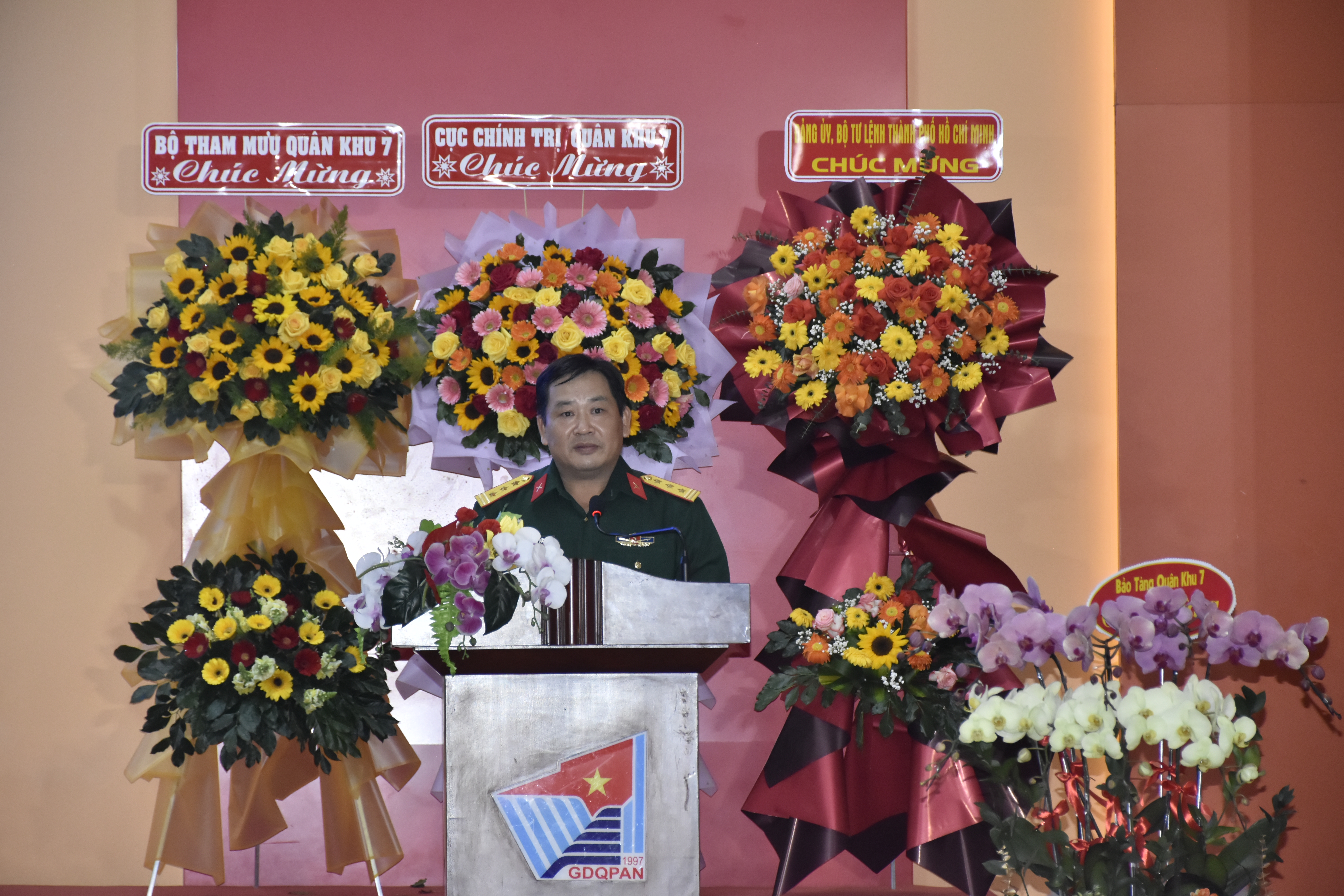 TRUNG TÂM GIÁO DỤC QUỐC PHÒNG VÀ AN NINH, ĐHQG-HCM TỔ CHỨC HỌP MẶT KỶ NIỆM 28 NĂM NGÀY TRUYỀN THỐNG (25/12/1997 – 25/12/2025)