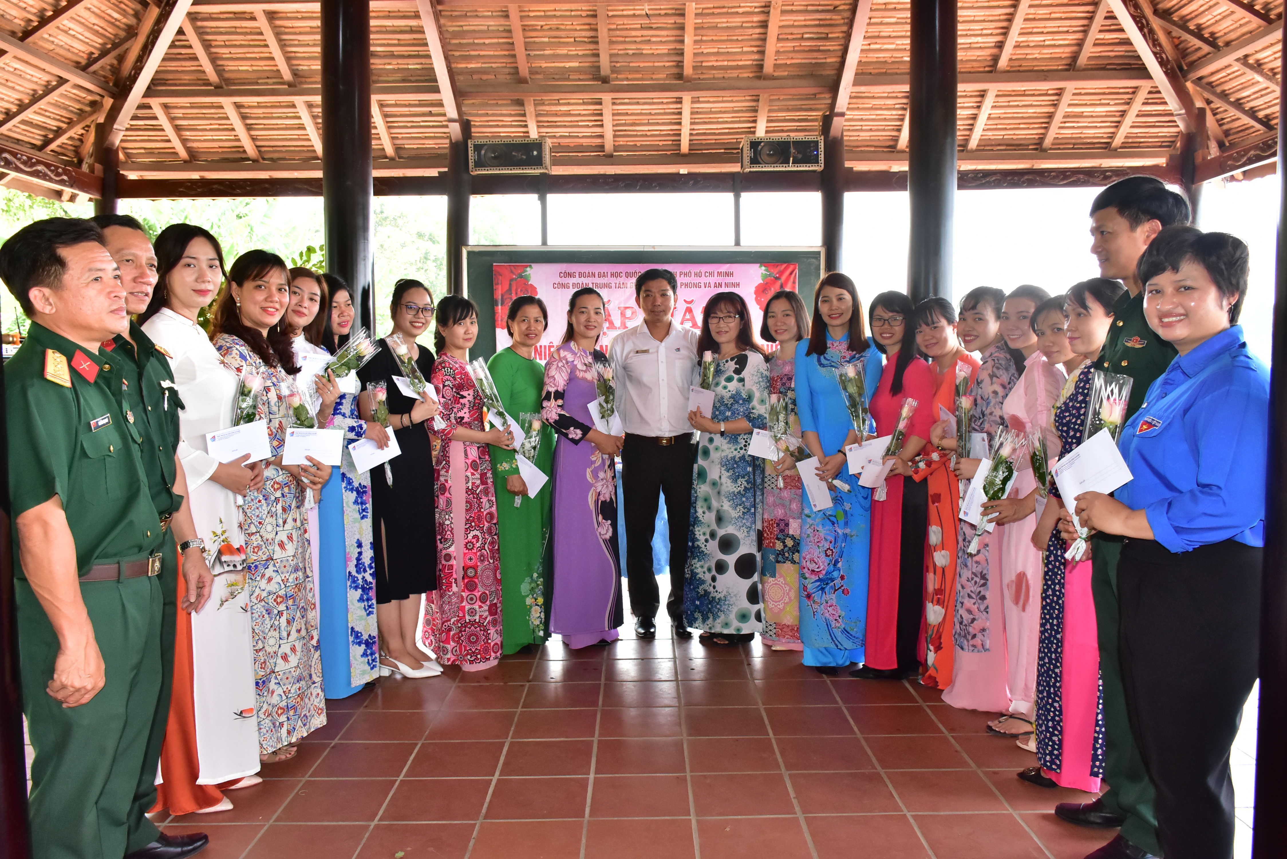 Công đoàn Trung tâm GDQPAN ĐHQG-HCM tổ chức các hoạt động kỷ niệm ngày Quốc tế phụ nữ 8/3.