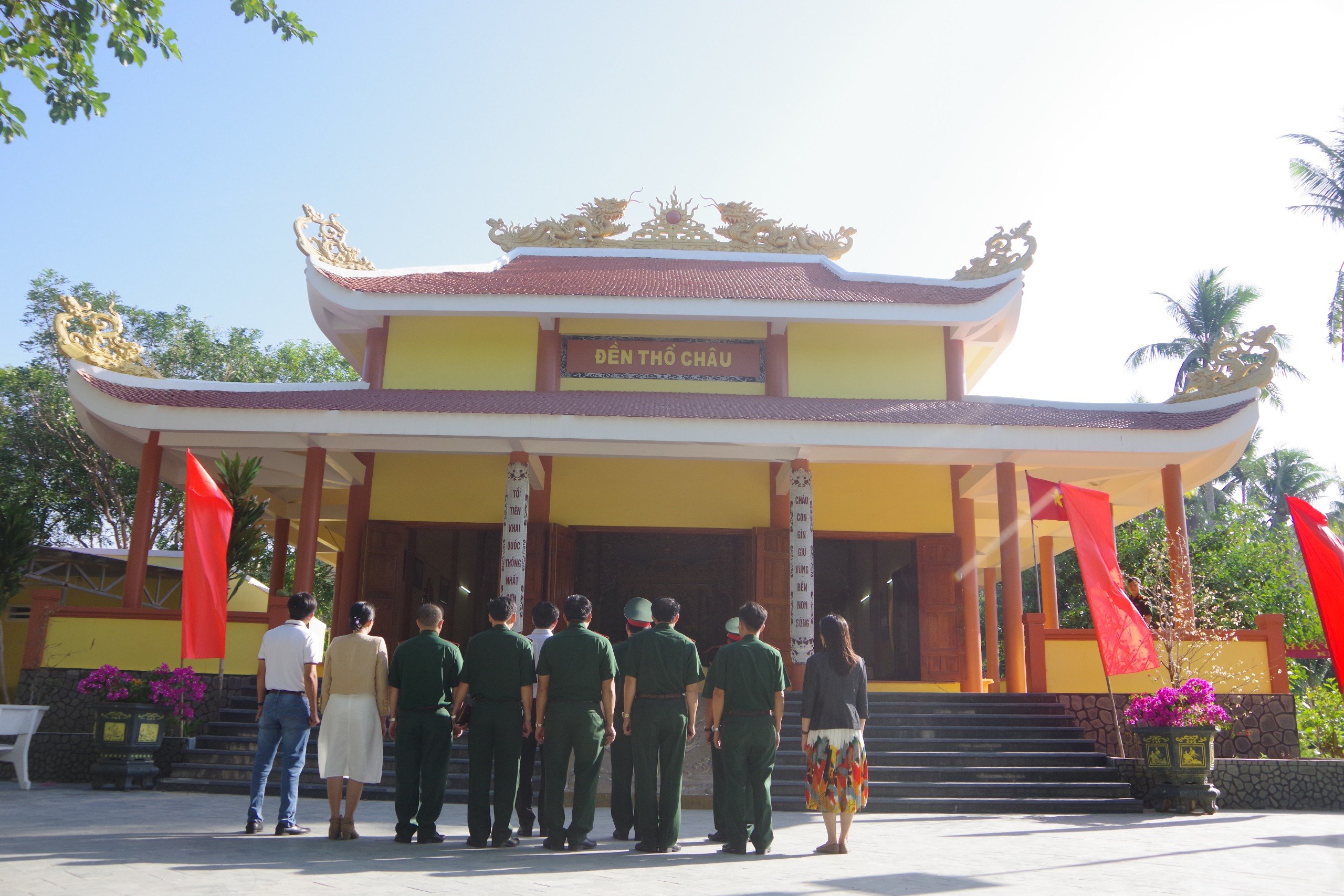 Đoàn công tác Trung tâm Giáo dục Quốc phòng và An ninh đi thăm, tặng quà , động viên cán bộ, chiến sĩ Trung đoàn 152/ Quân Khu 9 và xã đảo Thổ Châu Thành phố Phú Quốc tỉnh Kiên Giang